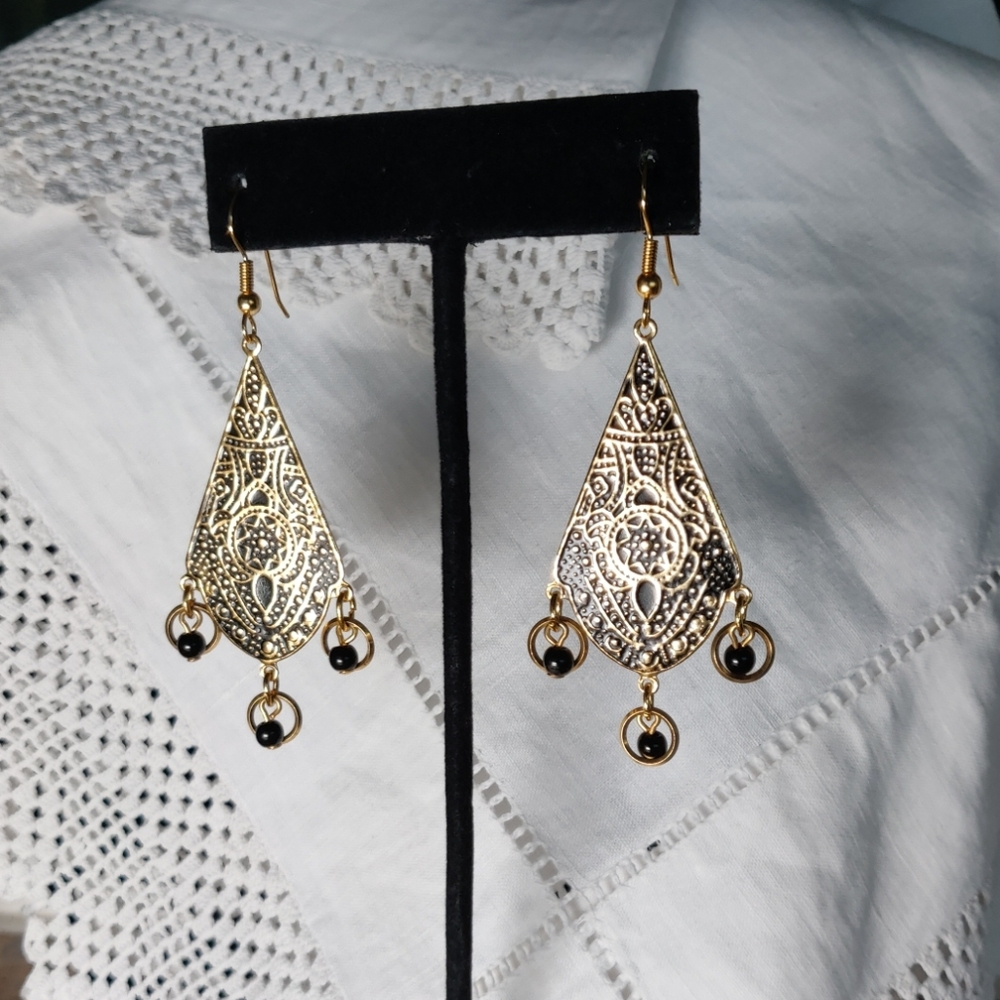Boho chandelier earrings. NWOT (#71)